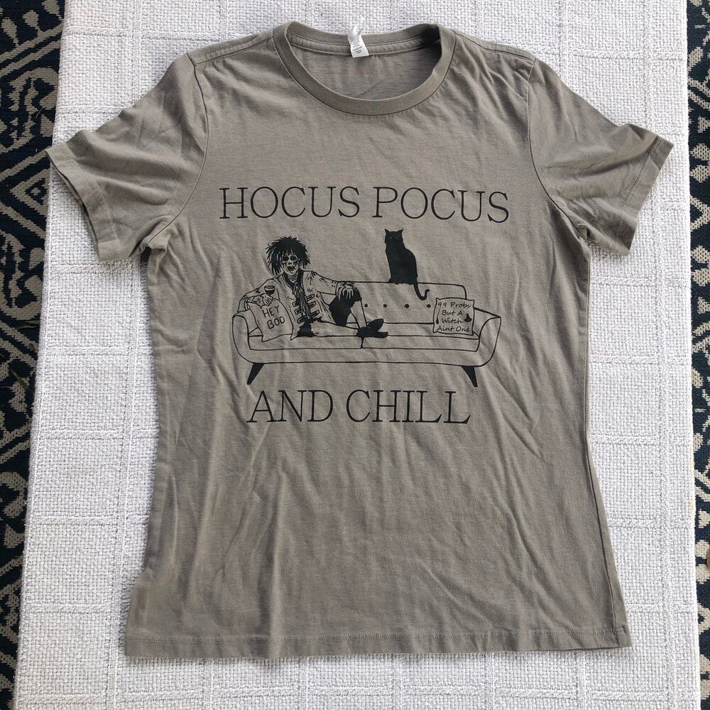 Hocus Pocus‎ and Chill Graphic T-shirt Women’s Size Small Halloween Binx Billy